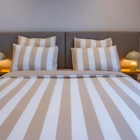 #101-heart Of Vieil - Place Nationale-high-end Newly Renovated & Furnished Апартаменти *