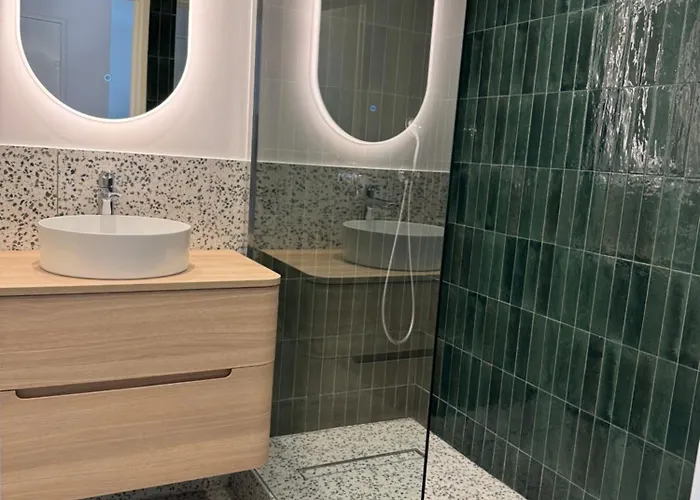 #101-heart Of Vieil - Place Nationale-high-end Newly Renovated & Furnished *