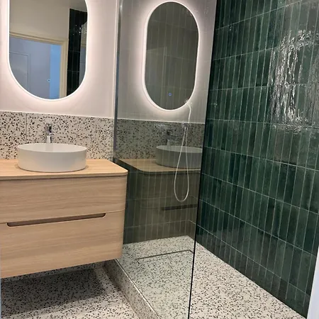 #101-heart Of Vieil - Place Nationale-high-end Newly Renovated & Furnished *