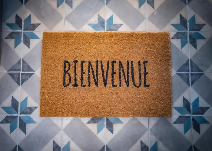 #101-heart Of Vieil - Place Nationale-high-end Newly Renovated & Furnished