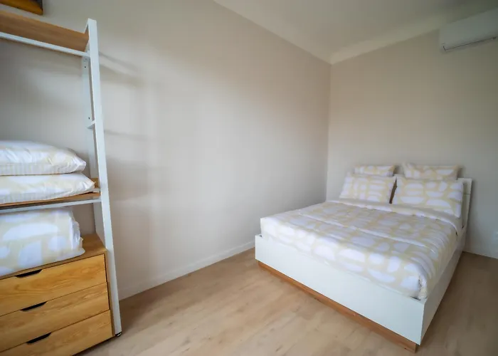 #101-heart Of Vieil - Place Nationale-high-end Newly Renovated & Furnished Apartment *